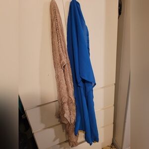 2 women's vintage scarves new without tags